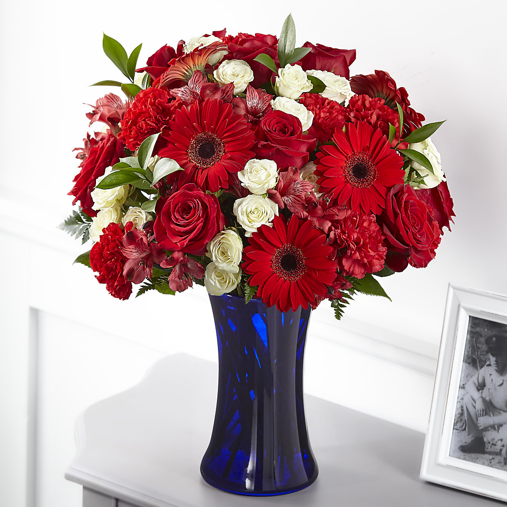 Hearts Embrace Bouquet – SATELLITE FLORIST & GARDEN CENTRE, Hamilton ON