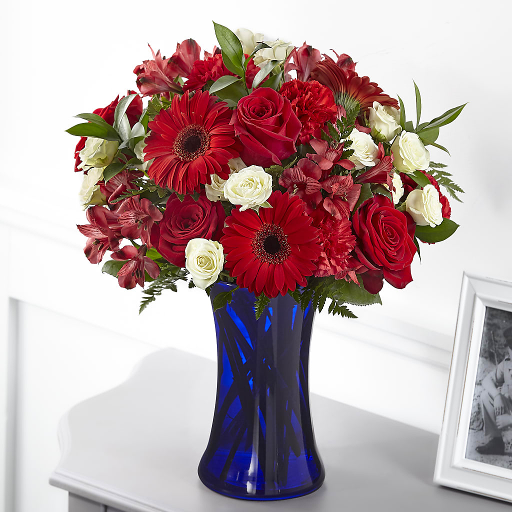 Hearts Embrace Bouquet – SATELLITE FLORIST & GARDEN CENTRE, Hamilton ON