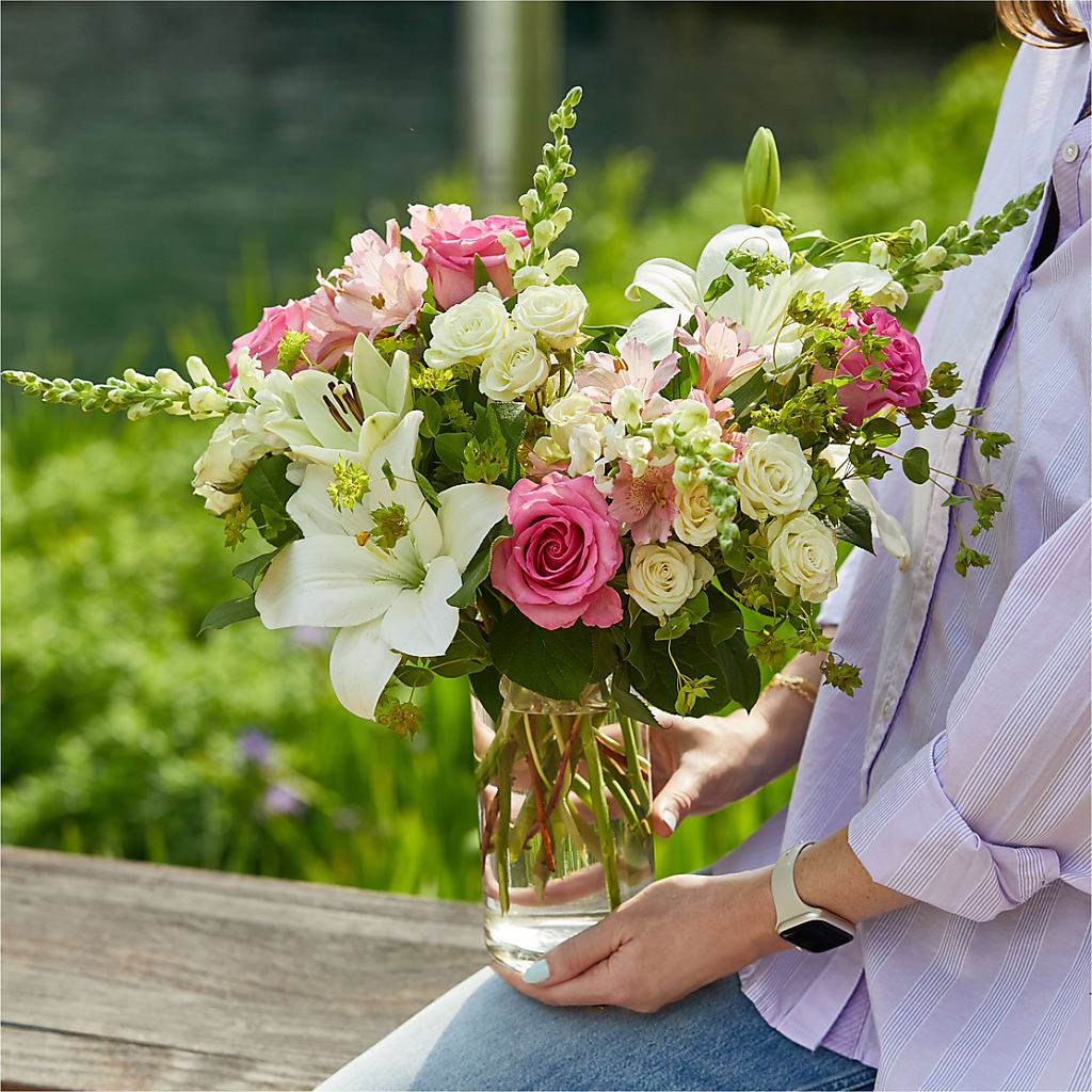 Fondly Bouquet – SATELLITE FLORIST & GARDEN CENTRE, Hamilton ON